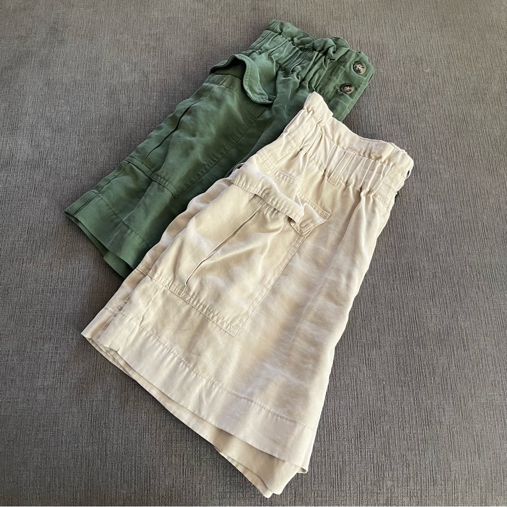 H&M Women’s Cargo Shorts – Green and Cream – Size 8